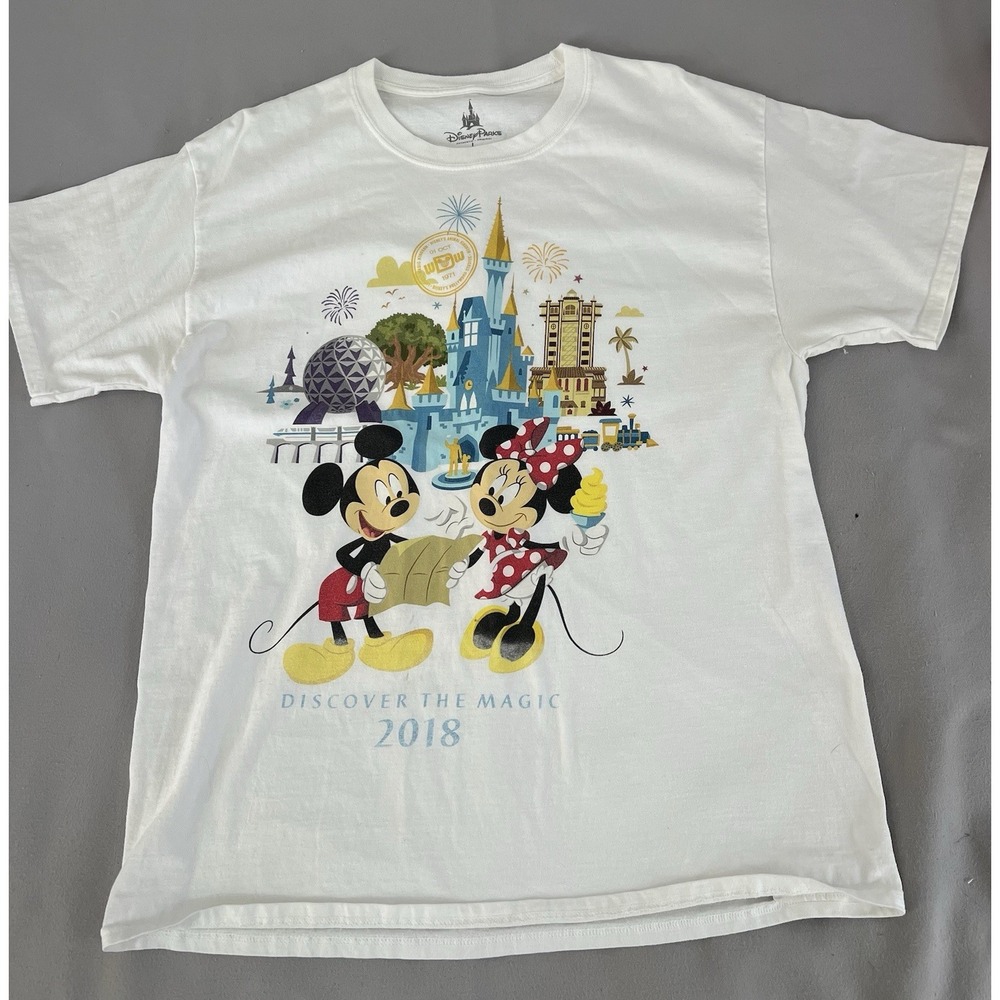 Hanes 2018 Disney Parks discover the magic T-shirt - Size Large